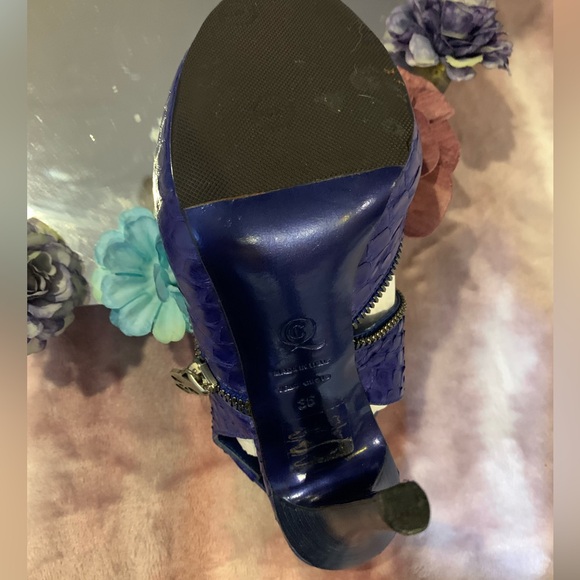 EUC!!❗️Alexander Mcqueen python print sandals.
💙 - Picture 10 of 10